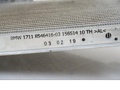 Snett uppifrån på Vattenkyl från en BMW R 1250 GS -2019 motorcykel.