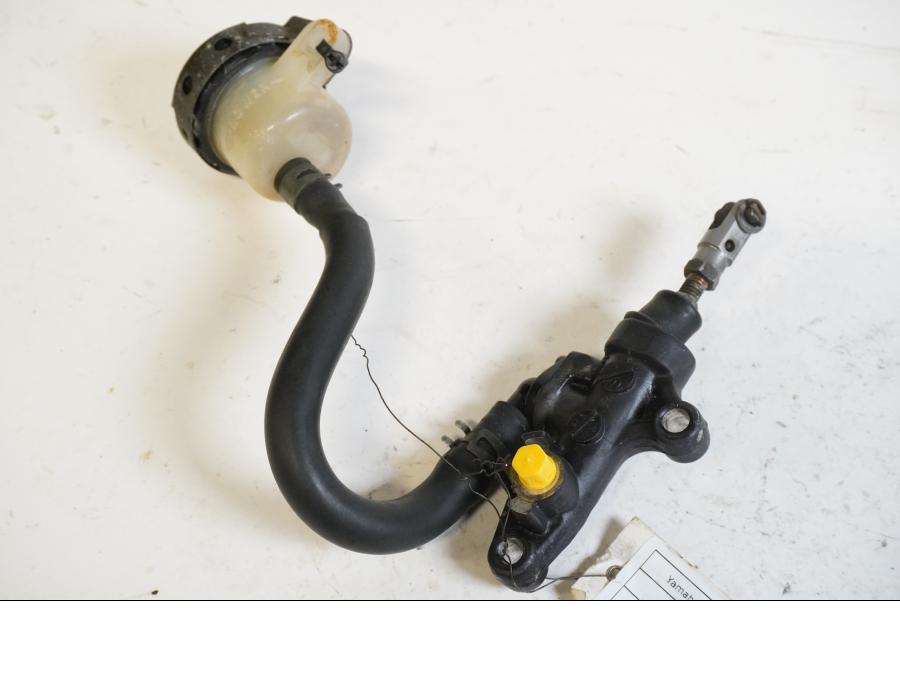 Framsidan på Bromshuvudcylinder från en Yamaha YZF 1000 R1 -2001 motorcykel.