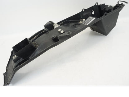 Snett uppifrån på Undertail från en Yamaha XT 1200 A -2010 motorcykel.