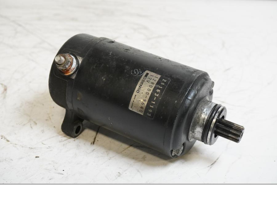 Framsidan på Startmotor från en Kawasaki ZXR 750 -1993 motorcykel.