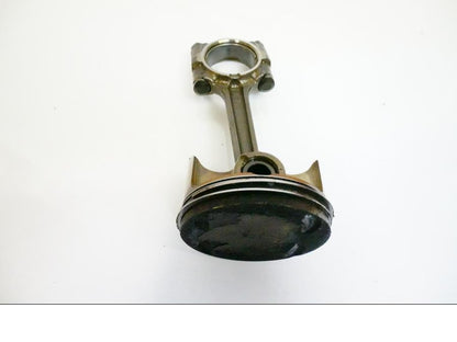 Framsidan på Kolv från en Yamaha FJR 1300 -2005 motorcykel.