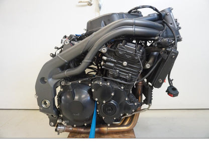 Baksidan på Motorpaket från en Triumph Speed Triple -2009 motorcykel.