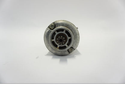 Snett uppifrån på Startmotor från en Suzuki GSX-R 750 -1992 motorcykel.