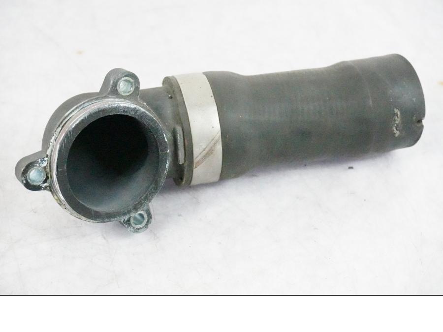 Vänster sida på Vattenrör från en BMW K 1200 S -2005 motorcykel.