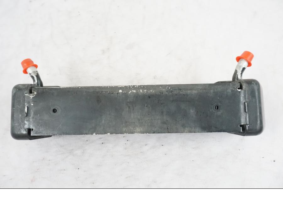 Snett nerifrån på Oljekyl från en BMW R 1200 GSA -2012 motorcykel.