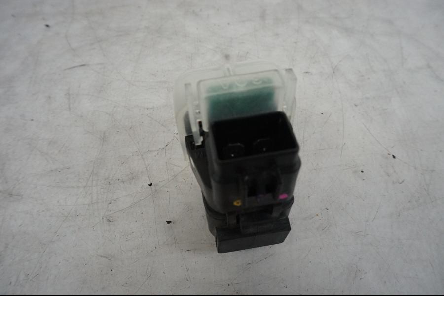 Höger sida på Startrelä från en Triumph Bonneville T120 -2021 motorcykel.