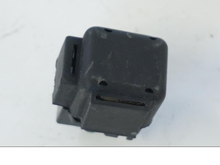 Extrabild2 på Startrelä från en Honda SH 300 A -2011 scooter.