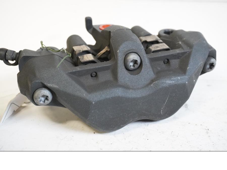 Baksidan på Bromsok från en Honda CBR 1000 RR -2004 motorcykel.