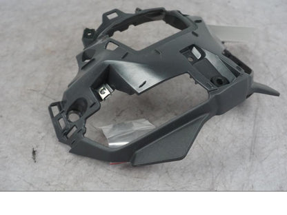 Framsidan på Strålkastarsarg från en Yamaha MT-09 -2024 motorcykel.