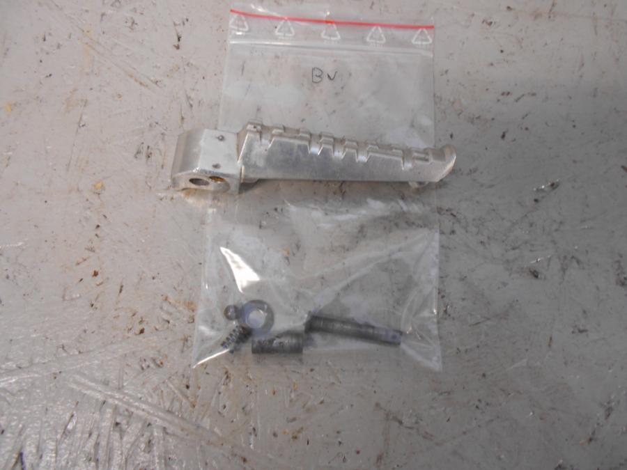 Framsidan på Fotpinne från en Yamaha YZF-R 125 -2009 motorcykel.