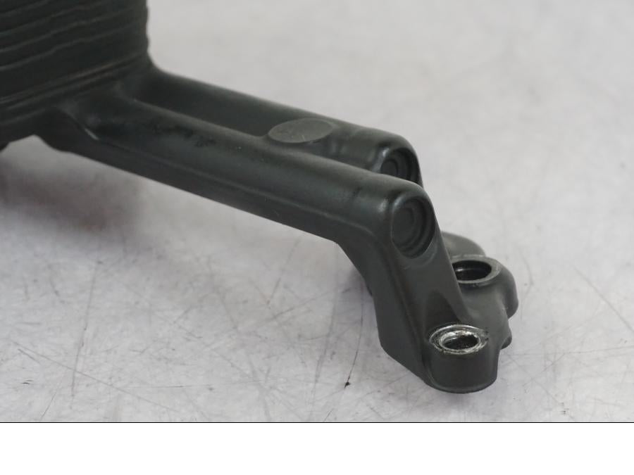 Vänster sida på Oljekyl från en KTM 1190 Adventure -2015 motorcykel.