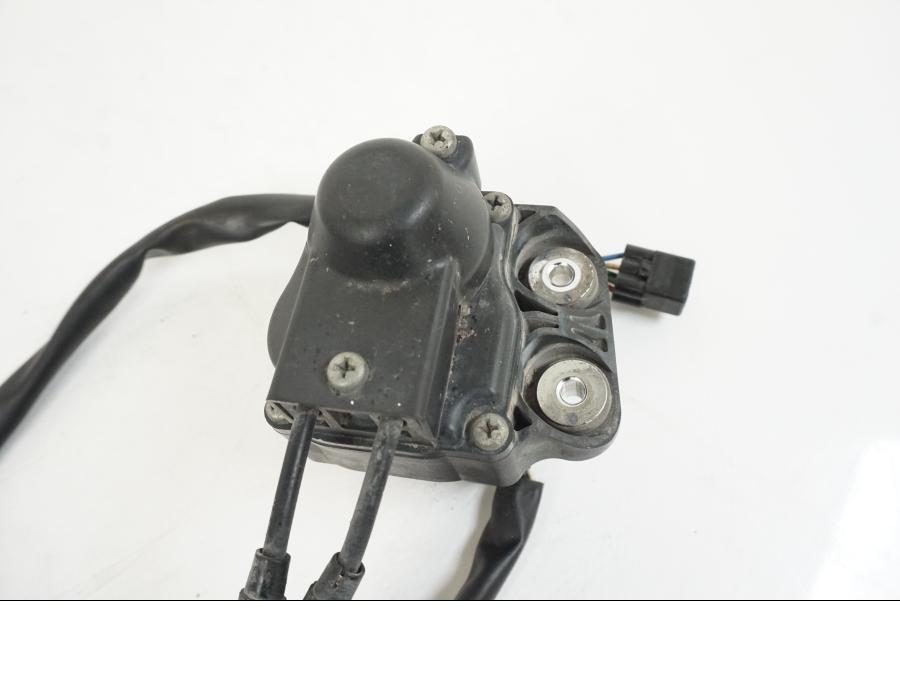 Höger sida på Avgasspjällmotor från en Yamaha XJR 1300 -2007 motorcykel.