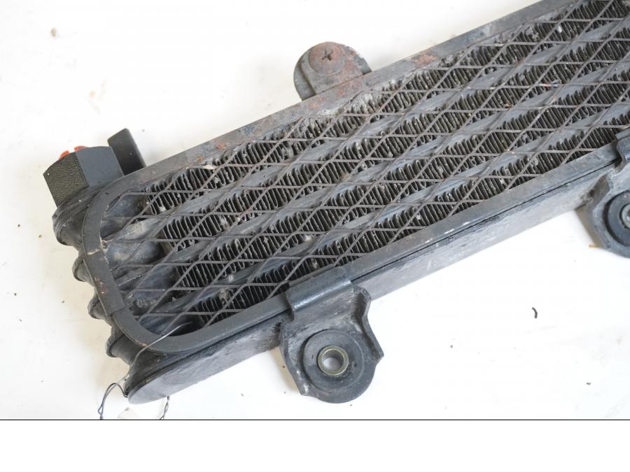 Baksidan på Oljekyl från en Suzuki SV 650 -2003 motorcykel.