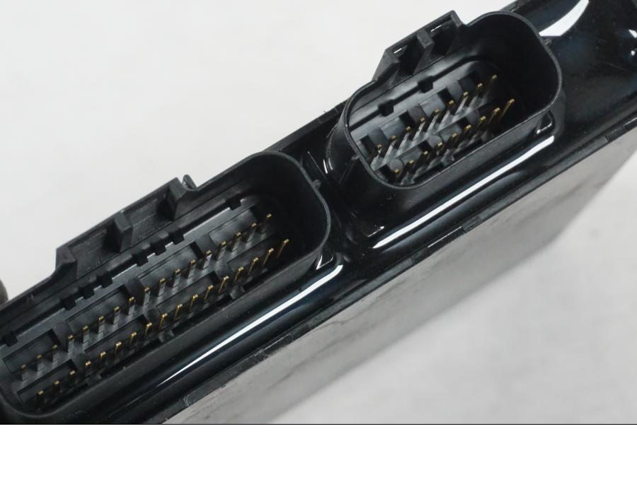 Extrabild4 på <p>Låssats från Yamaha FZ-8S FAZER ABS 2011.</p>

<p>Tändningslås, antenn, tanklock, sadellås, CDI och 1st nyckel.</p> motorcykel.