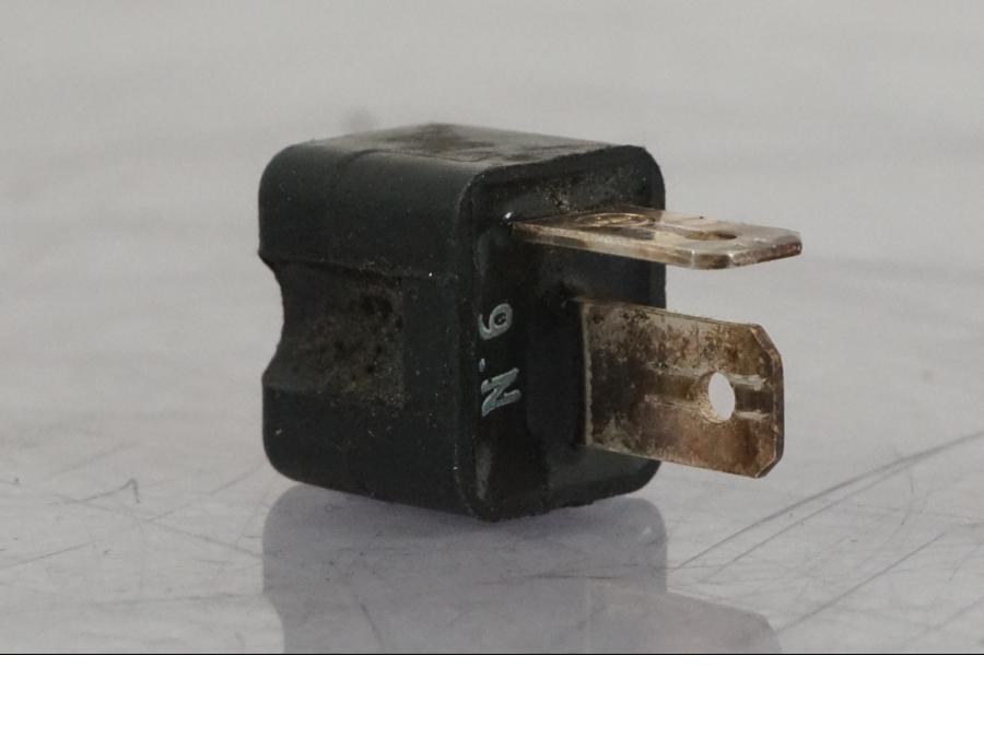 Baksidan på Diod från en Suzuki VZ 800 -2000 motorcykel.