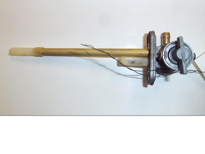 Framsidan på Bensinkran från en KTM 640 Duke -2002 motorcykel.