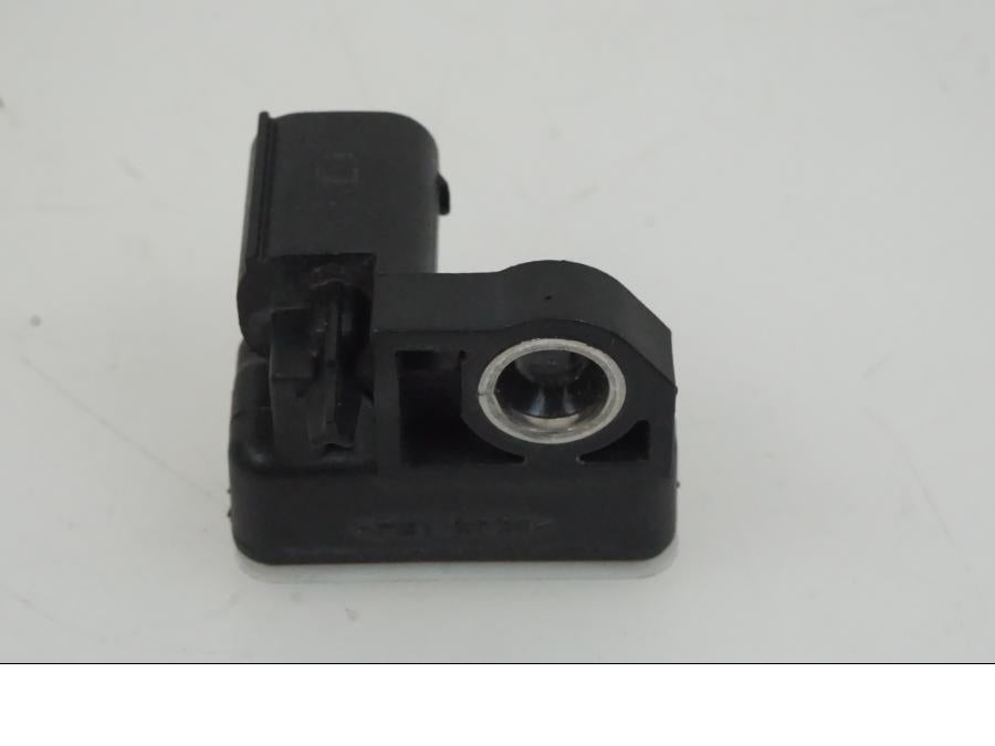 Baksidan på Acceleration Sensor från en KTM 1290 Super Duke -2019 motorcykel.