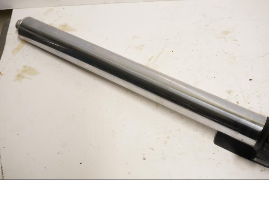 Höger sida på Gaffelben från en Triumph TT 600 -2001 motorcykel.