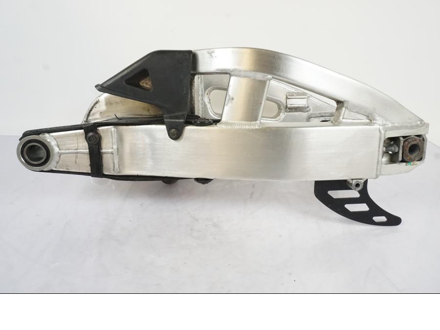 Baksidan på Sving från en Honda CBR 900 RR -2003 motorcykel.