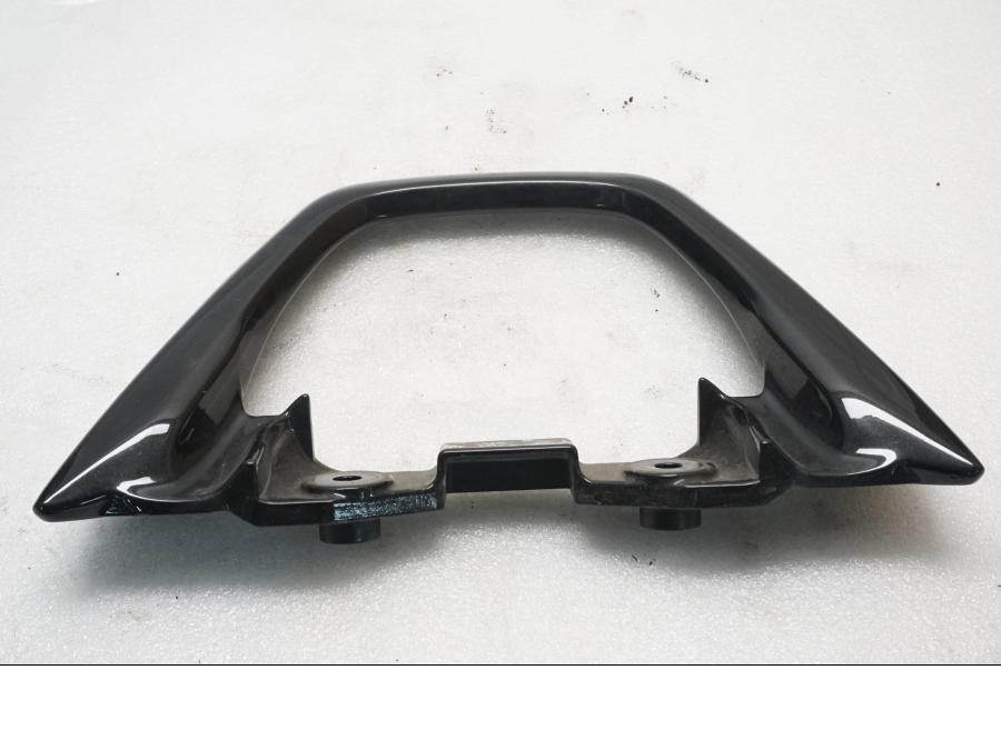 Framsidan på Passagerarhandtag från en Suzuki SV 650 -2006 motorcykel.