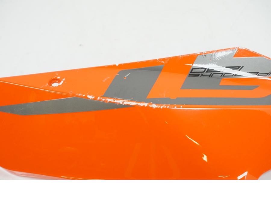Höger sida på Sidopanel från en KTM 1290 Super Duke -2016 motorcykel.