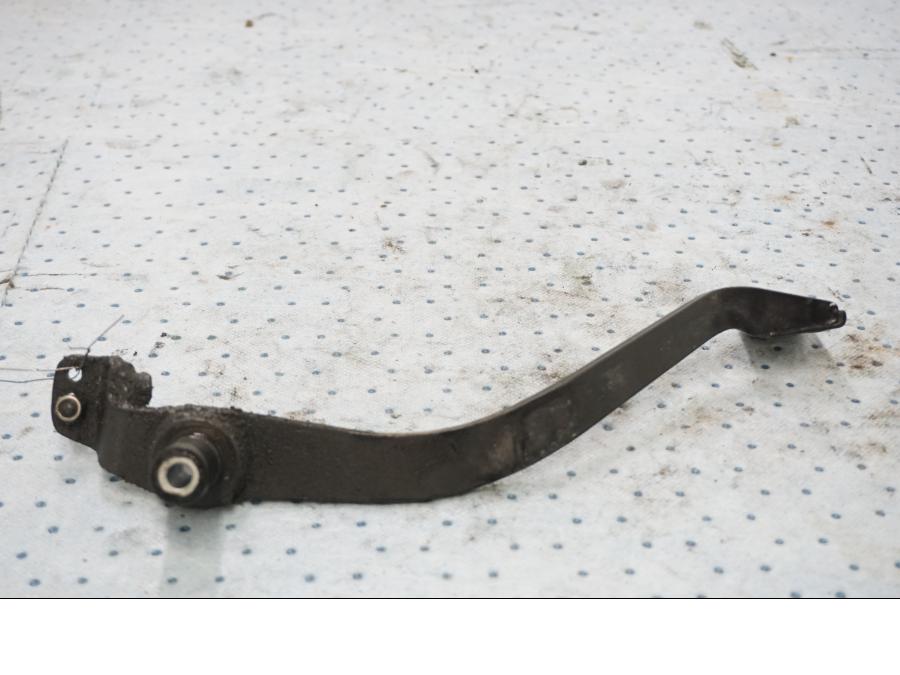 Höger sida på Bromspedal från en BMW F 650 -1998 motorcykel.