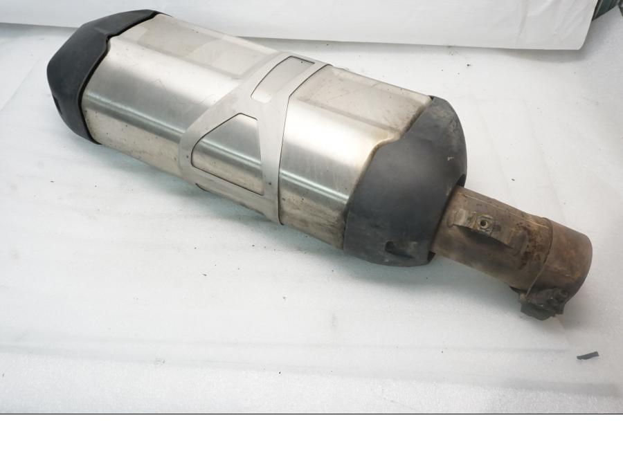 Framsidan på Ljuddämpare från en BMW R 1200 GSA -2017 motorcykel.