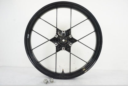 Framsidan på Fälg från en KTM 390 Adventure -2021 motorcykel.