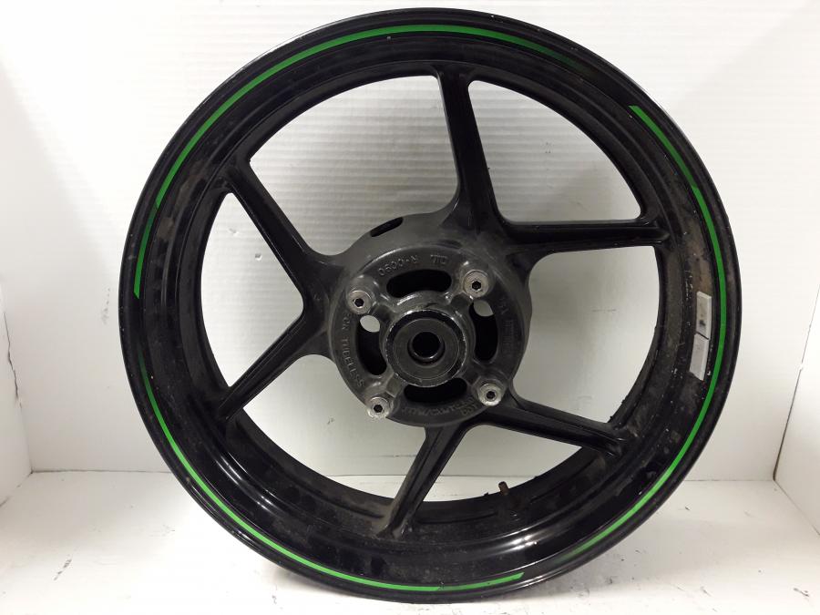 Framsidan på Fälg från en Kawasaki ER-6N -2015 motorcykel.