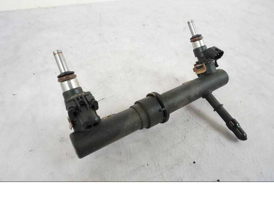 Höger sida på Fuel Rail från en Triumph Bonneville T120 -2021 motorcykel.