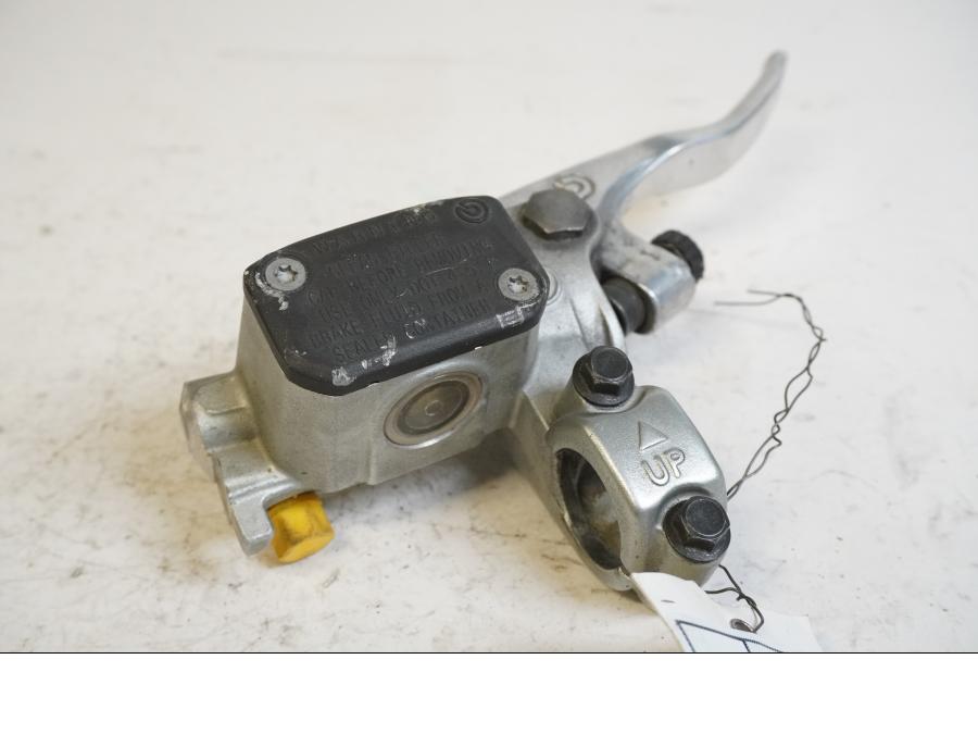 Baksidan på Bromshuvudcylinder från en KTM 125 EXC -2015 motorcykel.