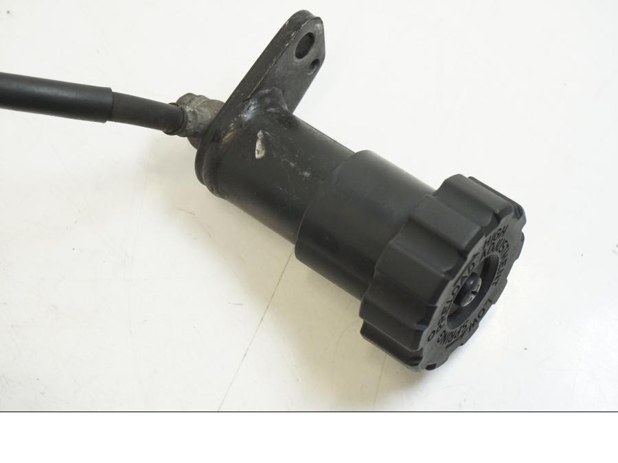 Baksidan på Stötdämpare från en BMW F 650 CS -2003 motorcykel.