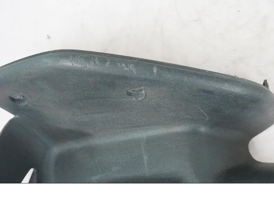 Baksidan på Bakskärm från en Honda NT 650 V -2002 motorcykel.