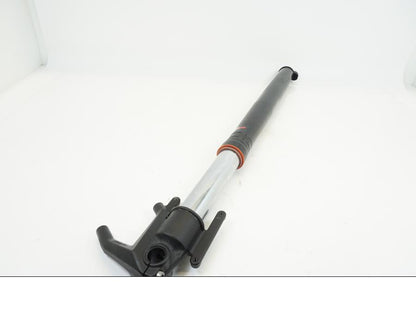 Baksidan på Gaffelben från en Triumph Tiger 1200 -2018 motorcykel.