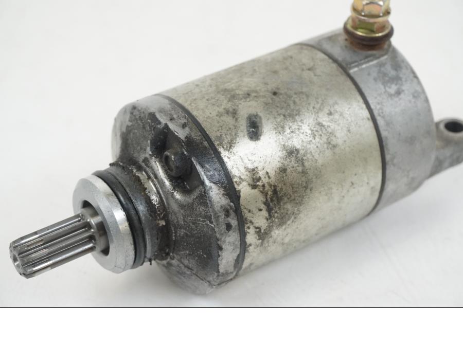 Höger sida på Startmotor från en Suzuki GSX-R 750 -2001 motorcykel.