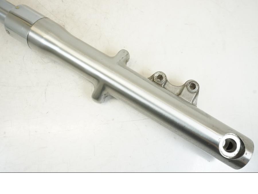 Höger sida på Gaffelben från en Kawasaki VN 800 -2000 motorcykel.