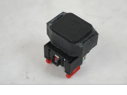 Vänster sida på Startrelä från en Yamaha MT-09 -2019 motorcykel.