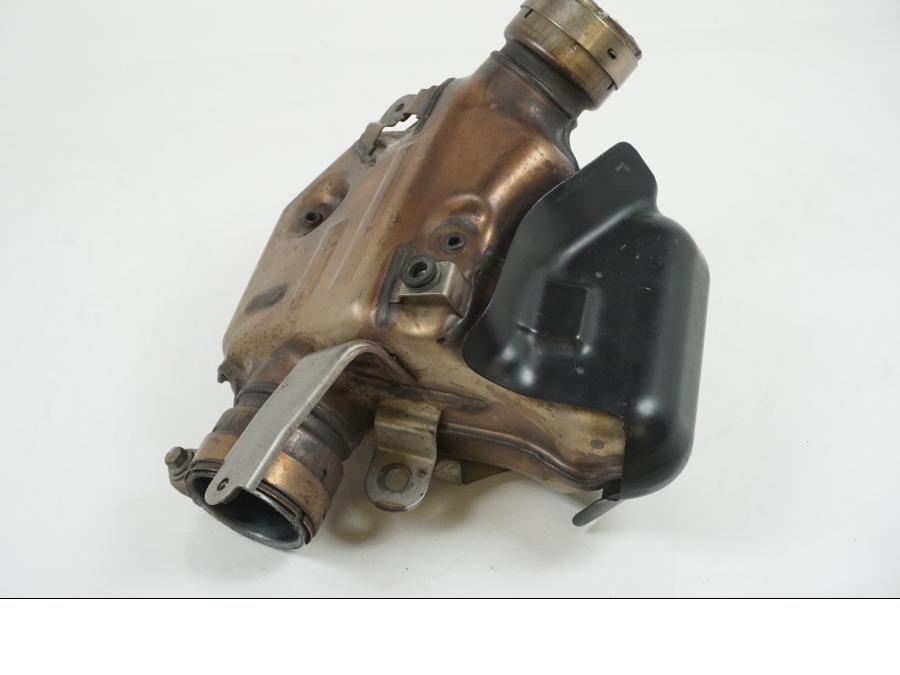 Framsidan på Mellanburk från en Kawasaki ZX-10R -2008 motorcykel.