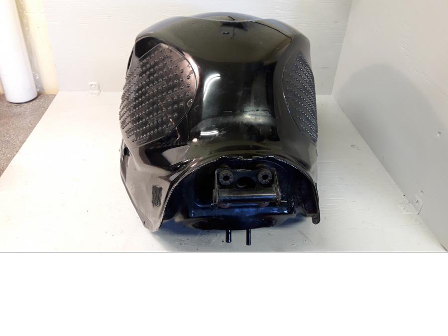 Vänster sida på Bensintank från en Suzuki GSX-R 1000 -2008 motorcykel.