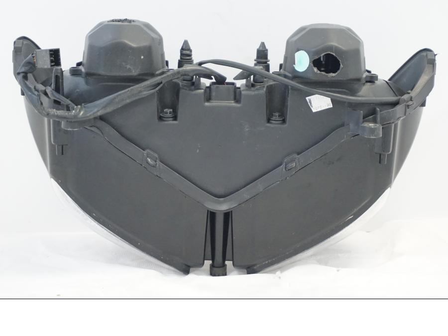 Snett uppifrån på Strålkastare från en Triumph Daytona 675 -2010 motorcykel.