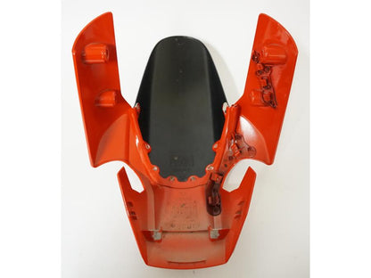 Snett uppifrån på Framskärm från en Ducati Multistrada 1200 -2010 motorcykel.