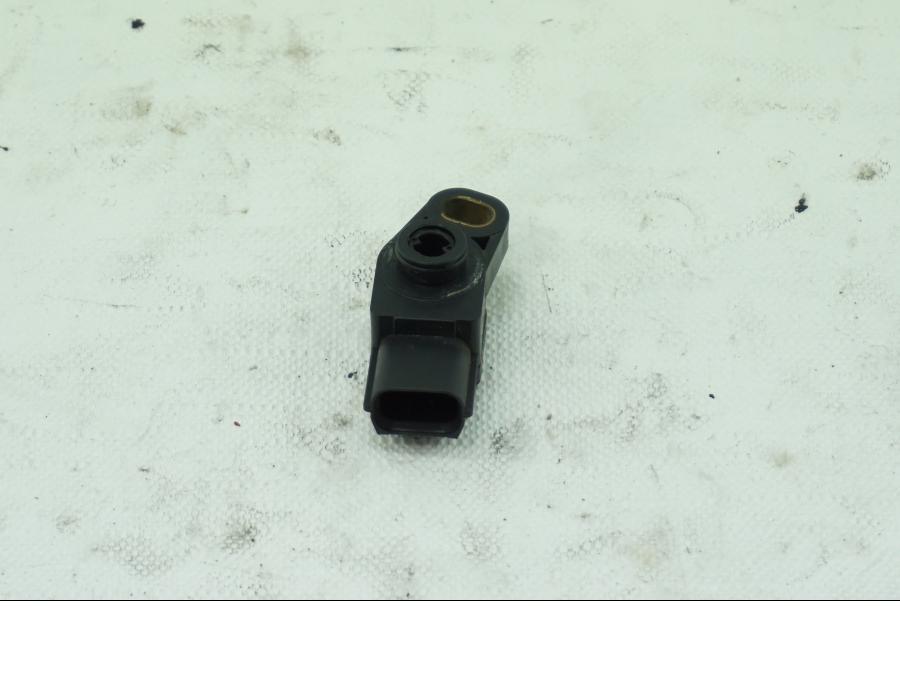 Baksidan på TPS från en Kawasaki ZX-6R -2004 motorcykel.