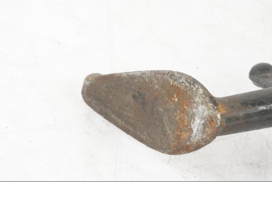 Snett nerifrån på Sidostöd från en Honda CBR 1000 F -1999 motorcykel.