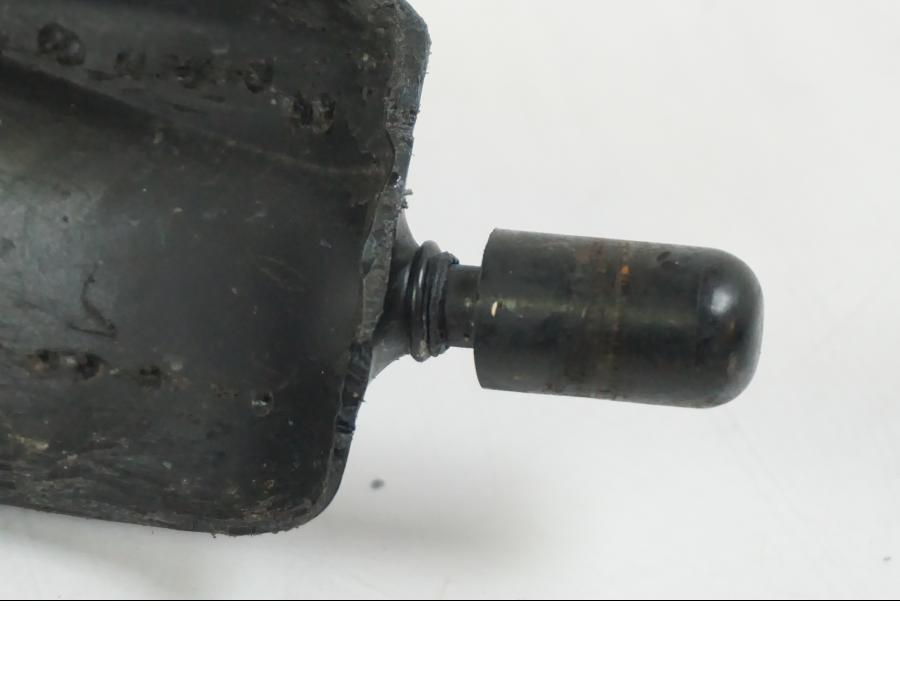 Vänster sida på Luftburksnorkel från en BMW F 650 CS -2002 motorcykel.