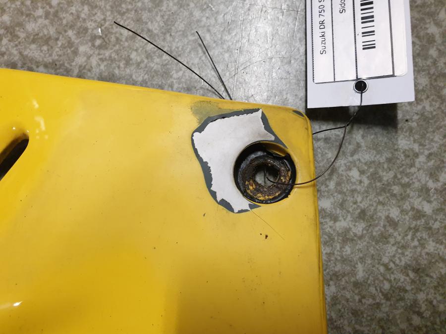 Höger sida på Sidopanel från en Suzuki DR 750 S -1989 motorcykel.