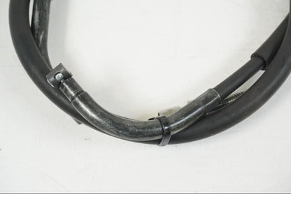 Snett nerifrån på Kopplingsvajer från en Suzuki GSX-R 750 -2001 motorcykel.