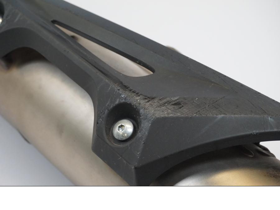 Snett nerifrån på Ljuddämpare från en Yamaha WR 125 -2010 motorcykel.