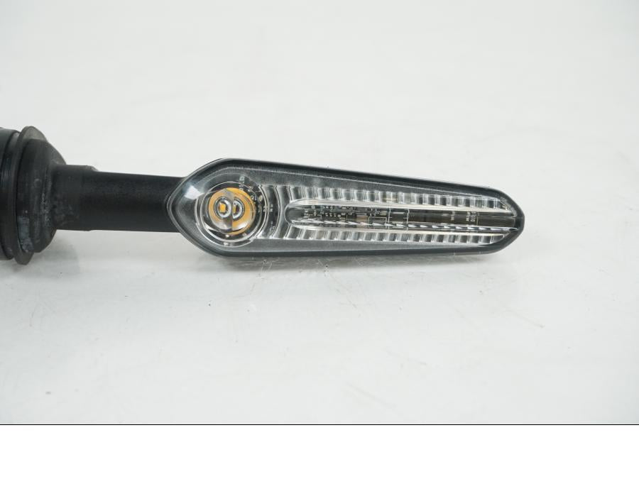 Framsidan på Blinkers från en Yamaha MT-09 Tracer -2021 motorcykel.