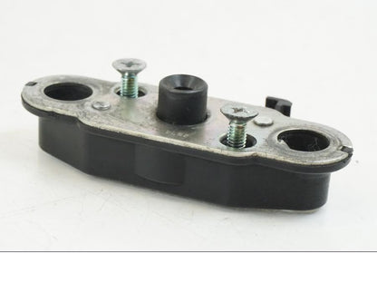 Höger sida på Sadellåsmekanism från en Suzuki GSX-R 750 -2008 motorcykel.