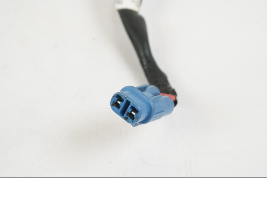 Snett nerifrån på Generator från en KTM 1290 Super Duke R -2018 motorcykel.